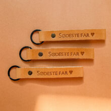 IMG_2165 Læder nøglering med teksten sødeste far