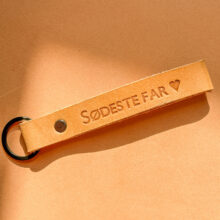 IMG_2172 Læder nøglering med teksten sødeste far