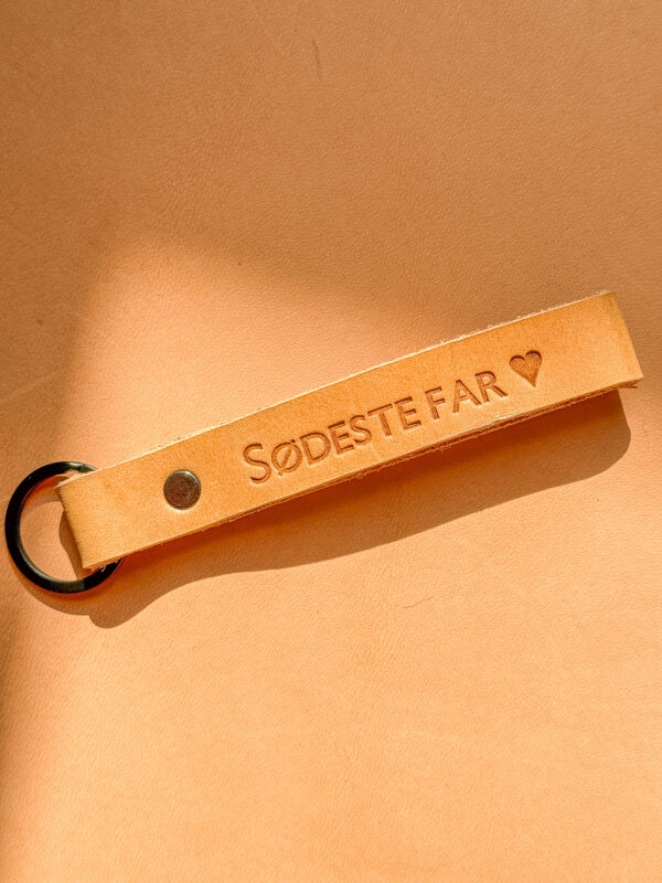 IMG_2172 Læder nøglering med teksten sødeste far