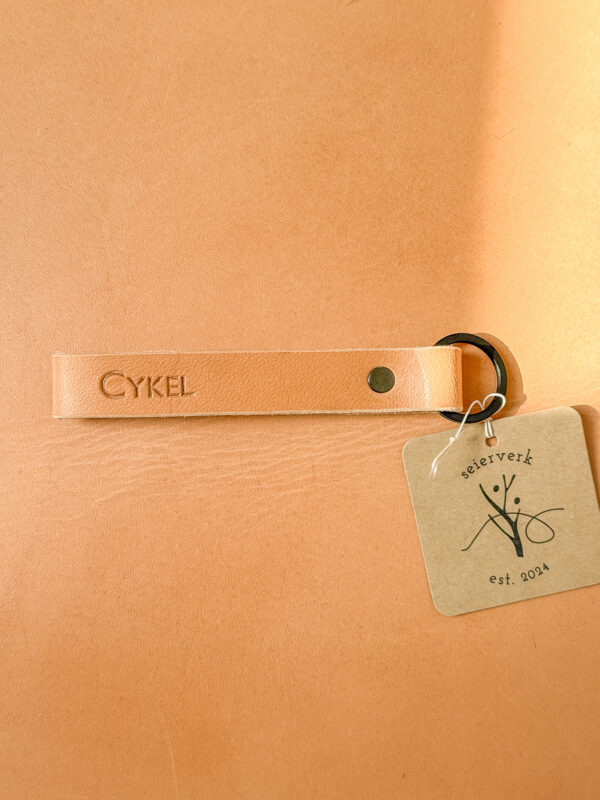 Læder nøglering med teksten cykel