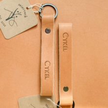 Læder nøglering med teksten cykel