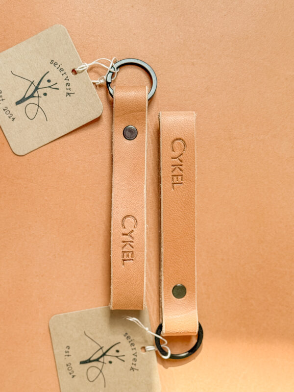 Læder nøglering med teksten cykel