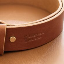 IMG_2457 Bælte i cognac farve med messing spænde